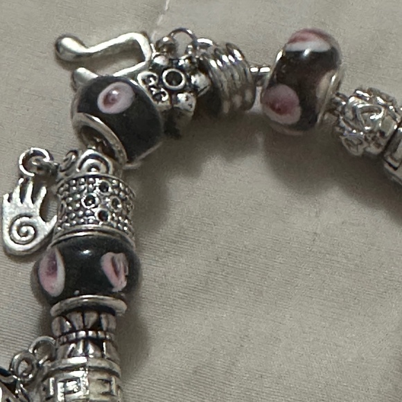 Handmade- NWOT –925 silver plated charm bracelet. Black/pnk beads variety charms - Picture 7 of 14